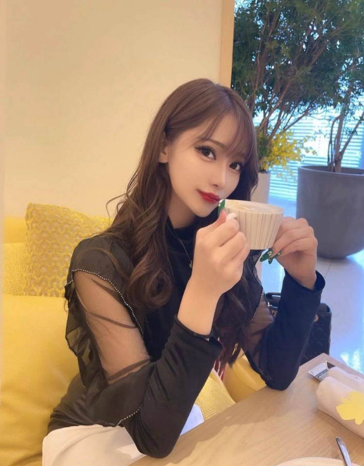 妻子初次接受三人行小说,手机在线播放